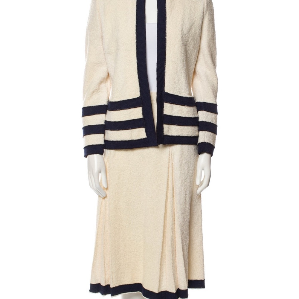 Vintage Adolfo Cream and Navy Blue Two-Piece Skirt Set - Size Small - Picture 11 of 12